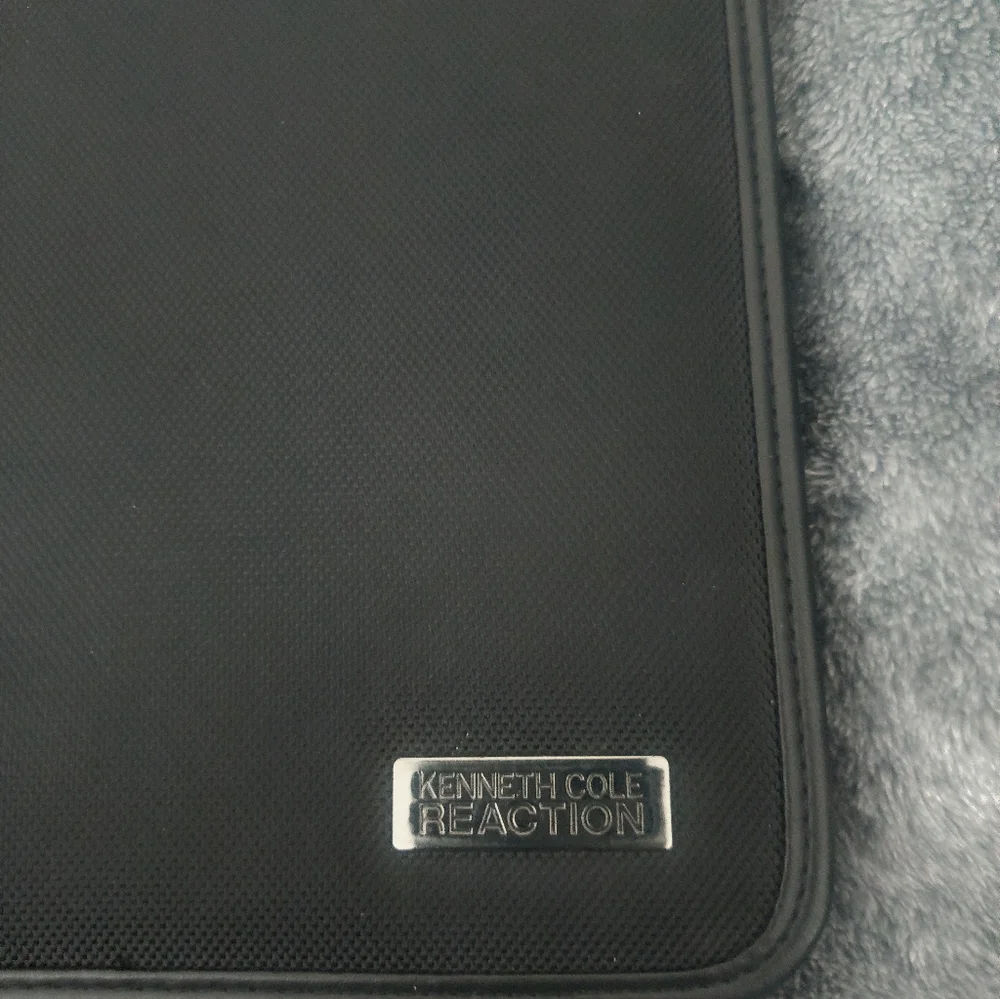 KENNETH COLE REACTION TABLET CASE